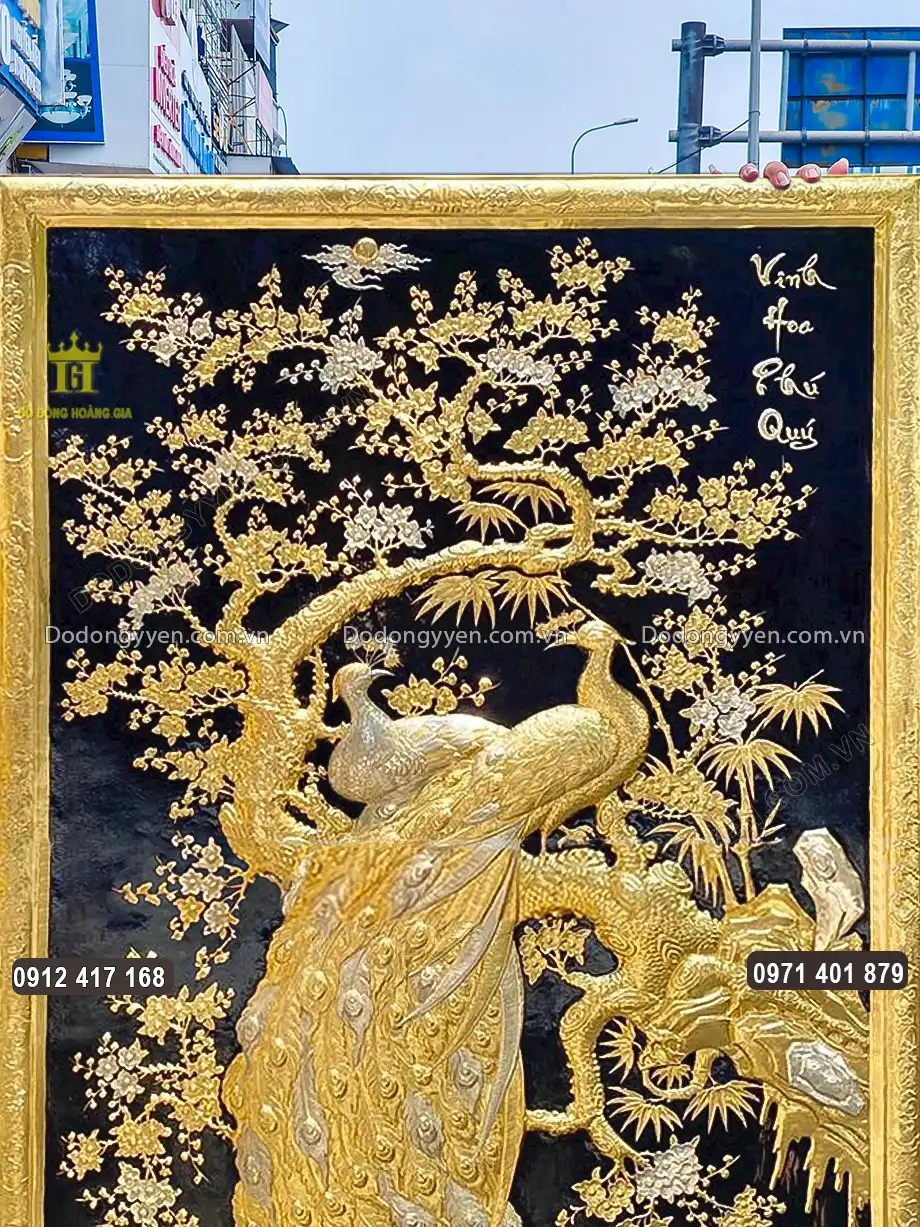 Họa tiết hoa văn được mạ v&agrave;ng mạ bạc tinh xảo